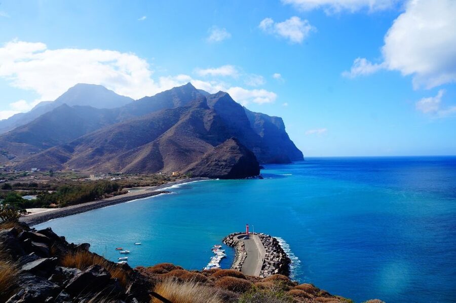 Gran Canaria: Full-Day Island Sightseeing Coach Tour - Las Canteras Beach in Las Palmas: a short walk with big photo payoff