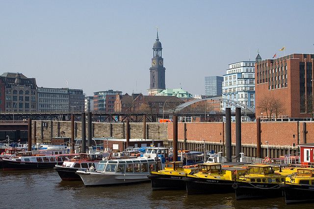 Hamburg: 1.5-Hour Comedy Bus Tour in German - The Main Sights You’ll See on the Ride