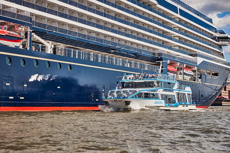 Hamburg: Harbor Cruise and Bus City Hop-On Hop-Off Tour - FAQ