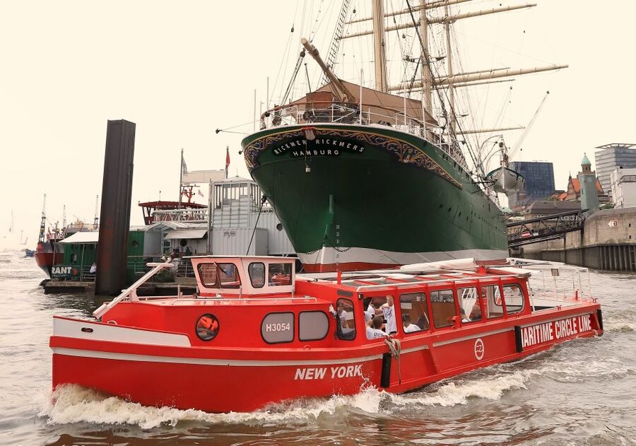 Hamburg: Hop-On Hop-Off Harbor Cruise with Commentary - Timing, meeting point, and how hop-on hop-off works all day