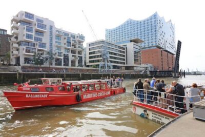 Hamburg: Hop-On Hop-Off Harbor Cruise with Commentary - Price and what you really get for about $31