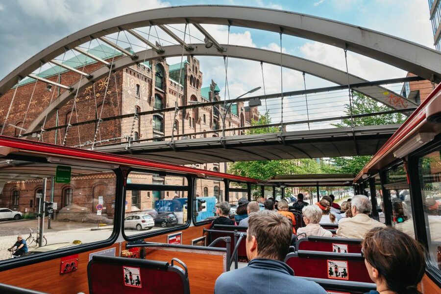 Hamburg: Line A Sightseeing Hop-On Hop-Off Bus Tour - Harvestehude villas and the Outer Alster lake views