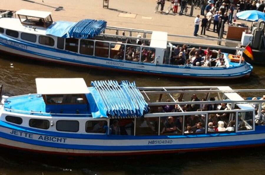 Hamburg: Line C Sightseeing Tour Hop On Hop Off and Harbor Cruise - Landungsbrücken Transfer: Your Harbor Cruise “Control Tower”