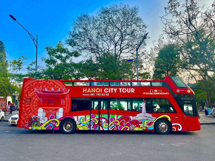 Hanoi: Centuries of Highlights in 1 Hour by Open-Top Bus - Day or night: how to choose your 1-hour slot