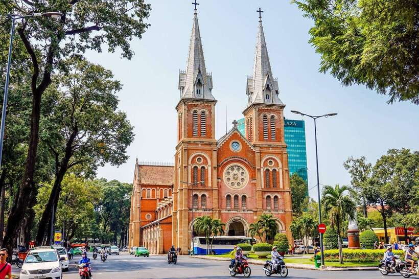 Ho Chi Minh City: Hop-On Hop-Off Bus Tour by Vistra - Who should book this bus tour?