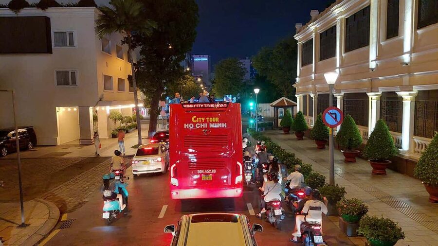 Ho Chi Minh City: Late-Night Bus Tour - Audio Guide and Wi-Fi: Learning Without Reading Screens