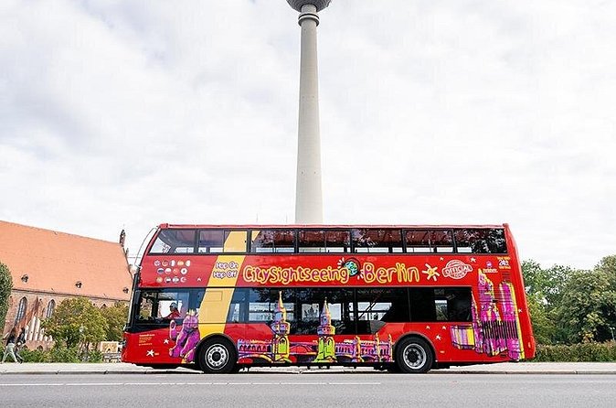 Hop-on Hop-off Berlin Tour with Audio Guide - Audio guide reality check: how to get the most from the English track