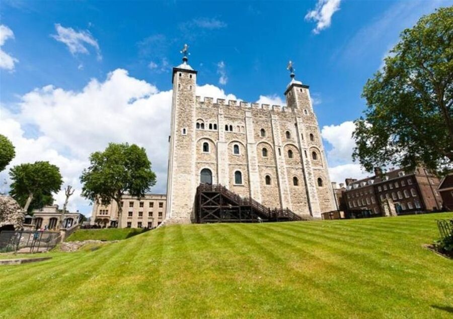 Hop on Hop off London Bus Tour & Tower of London - Price and value: when $90 makes sense and when it doesn’t
