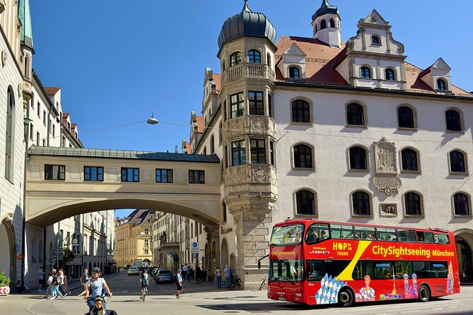 Hop-On Hop-Off Tour CitySightseeing Munich - Schwabing and beyond: when the route reaches outward