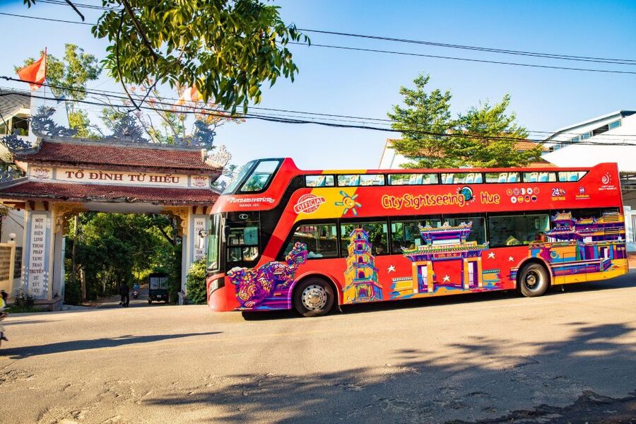 Hue: City Sightseeing Hop-On Hop-Off Bus Tour - Hue Imperial Citadel: when to linger for the guard ceremony