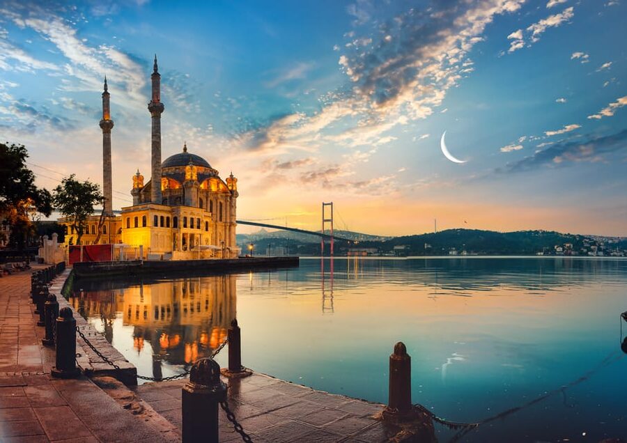 Istanbul: Bosphorus Cruise and Golden Horn Bus Tour - Balat landmarks: churches, Or-Ahayim, and the long shadow of city walls