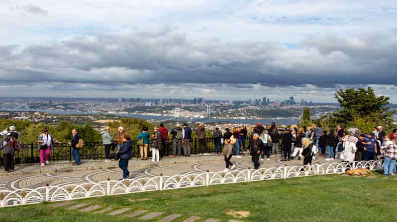 Istanbul: City Hightlights Bus Tour and Bosphorus Cruise - Lunch in the Middle of the Day: Turkish Meal With a Soft Drink