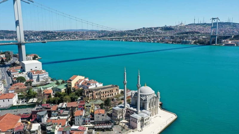 Istanbul: Guided Bosphorus Cruise & Golden Horn Bus Tour - Two continents, one guided loop