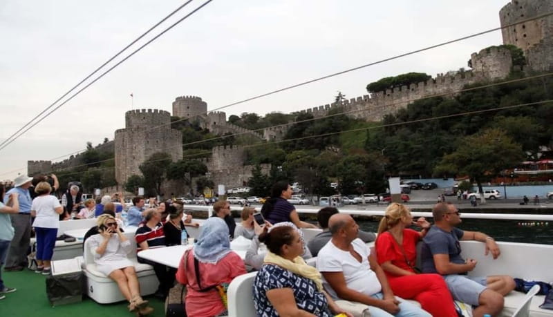 Istanbul: Guided Bosphorus Cruise & Golden Horn Bus Tour - Eyüp Sultan Mosque and the tomb of Abu Ayyub al-Ansari