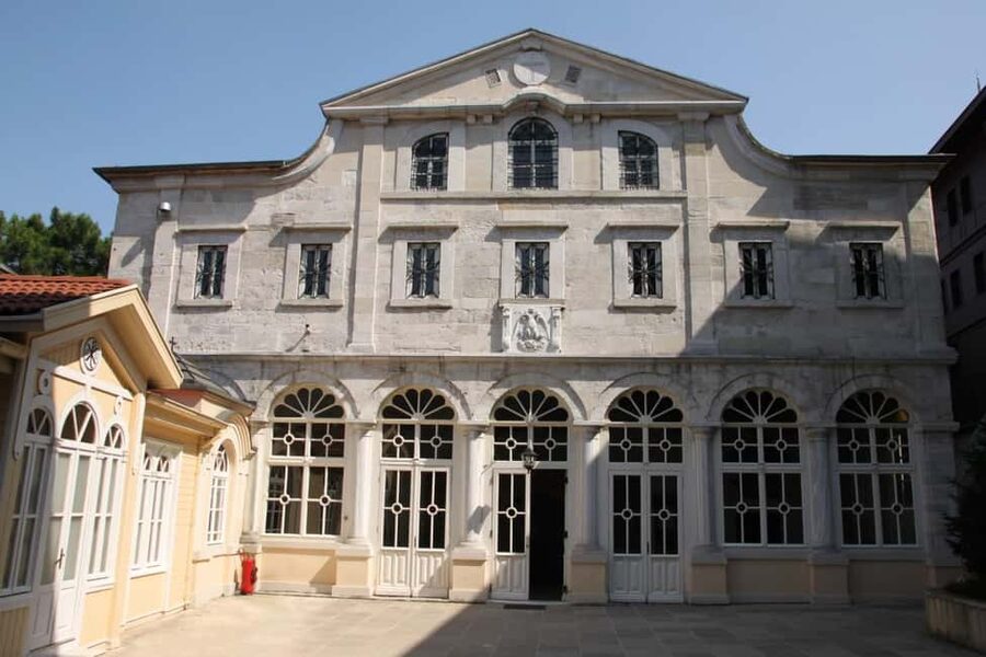 Istanbul: Old City And Bosphorus Bus Tour with Lunch - Sultanahmet Square and Sultan Ahmed Mosque for Classic Views