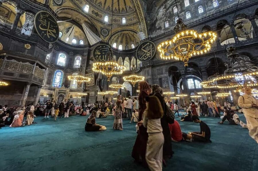 Istanbul: Old City And Bosphorus Bus Tour with Lunch - Churches and Cathedrals in the Golden Horn Area