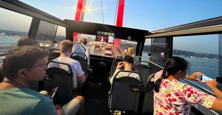 Istanbul: Two Continents Evening Bus Tour with Commentary - Why the evening Bosphorus Bridge crossing is the main event