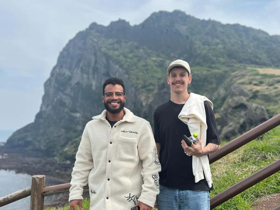 Jeju EAST Course : UNESCO (Seongsan-ilchulbong) BUS TOUR - Stop 6: Caves and the swap from Manjanggul to Micheon