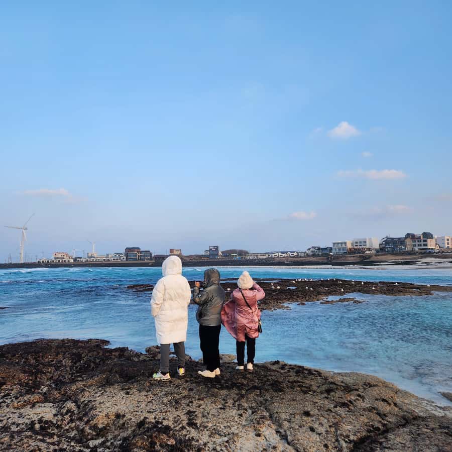Jeju EAST Course : UNESCO (Seongsan-ilchulbong) BUS TOUR - Stop 1: Hamdeok Beach for ocean views and haenyeo culture