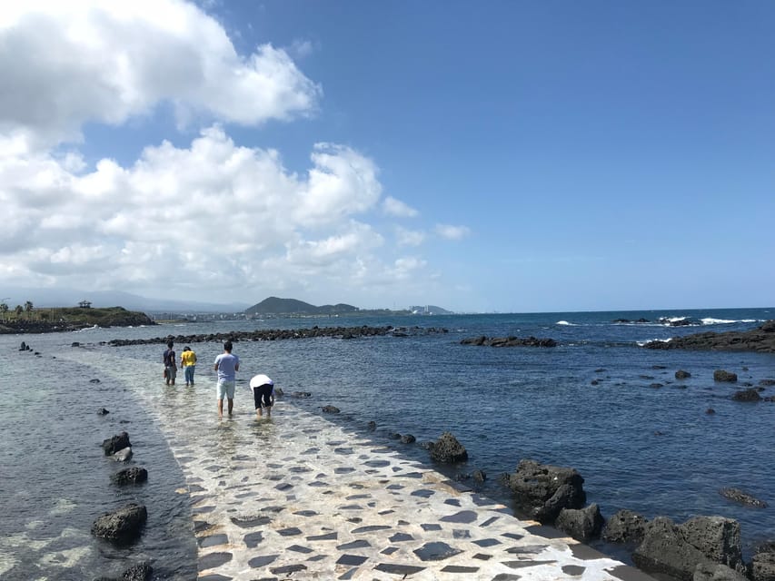 Jeju: West of Jeju Island Bus Tour from Seogwipo City - Sanbang Mountain vs Songaksan vs Yongmeori: your temple-area finale