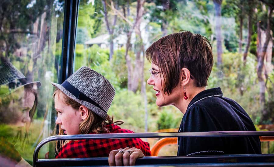 Katoomba: Blue Mountains Full-Day Hop-On Hop-Off Bus Tour - Where Scenic World fits: rides, views, and a built-in lunch break
