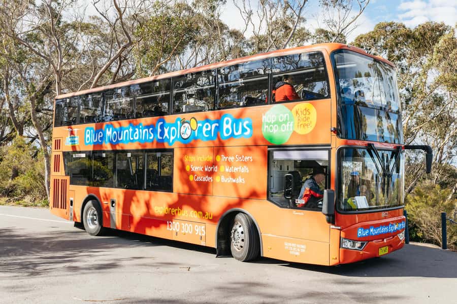 Katoomba: Lyrebird Hop-On Hop-Off and Scenic World Pass - Getting around: the hop-on hop-off bus in real life