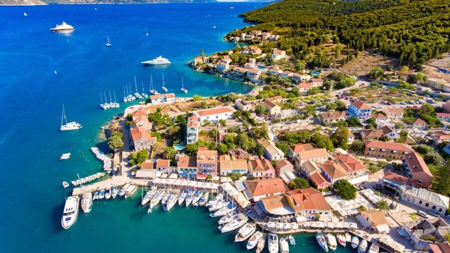 Kefalonia: Island Sightseeing Bus Tour with Hotel Transfer - Hotel pickup and how to keep the day from feeling rushed