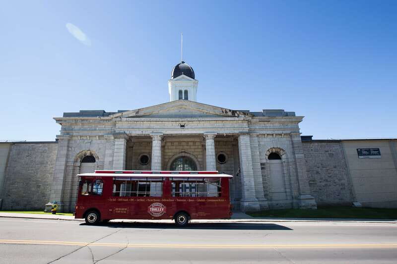Kingston: Hop-On Hop-Off Trolley Tour - The figure-8 route: how it shapes your day plan