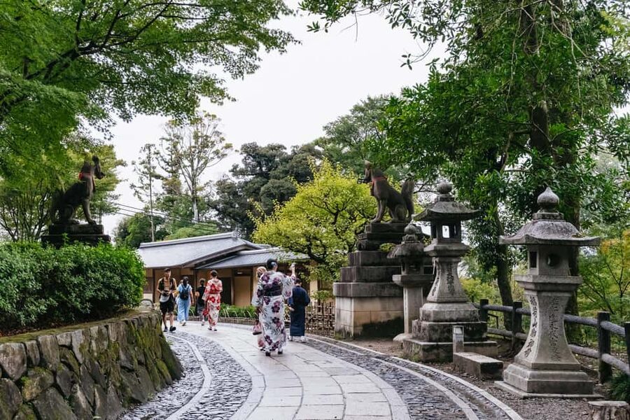 Kyoto: Full-Day Guided Bus Tour to Top Highlights & Tickets - Bus Comfort, Drivers, and How Guides Keep It Organized
