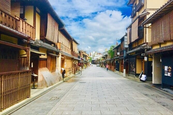 Kyoto: Nijo, Kinkaku-ji, Arashiyama, Kiyomizu & Fushimi Inari - Stop 3: Kinkaku-ji (Golden Pavilion) and the Ticket Reality