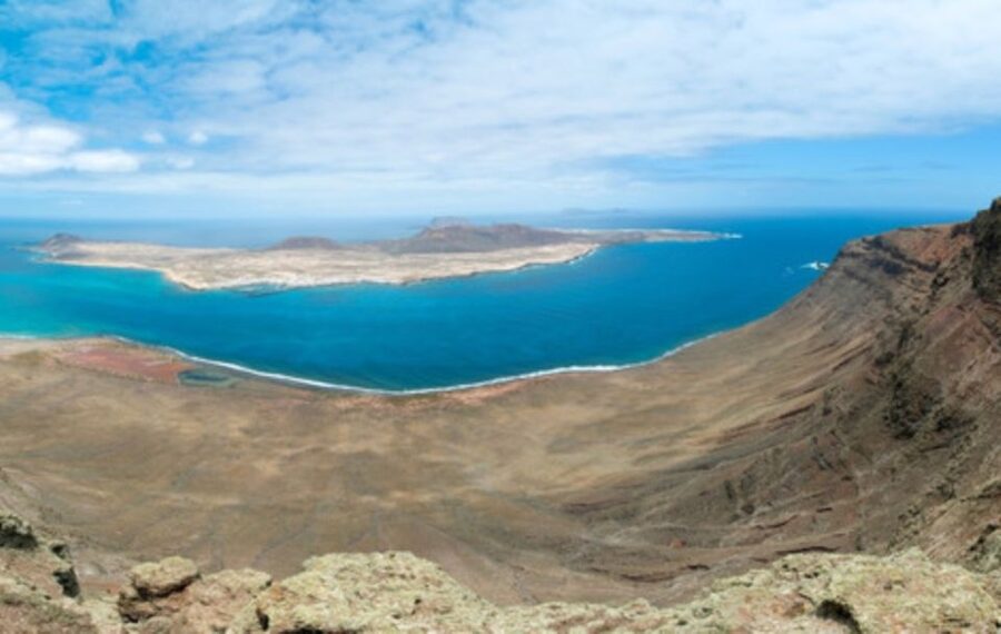 Lanzarote: Full Day Bus Tour with Scenic Views - The Guide and Driver: Why Personal Style Makes or Breaks a Long Day