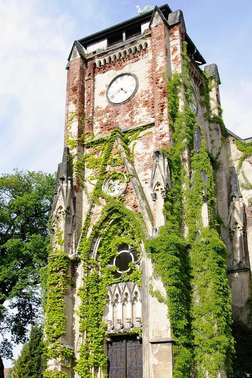 Leipzig: Hop-On-Hop-Off Bus Tour & City Walk - About the guide and what the narration seems to do well
