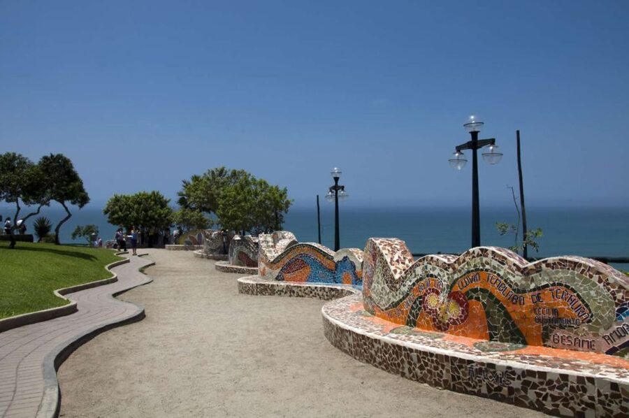 Lima: City Sightseeing Panoramic Bus Tour - Miraflores parks and boardwalk: the best “starter” neighborhood view