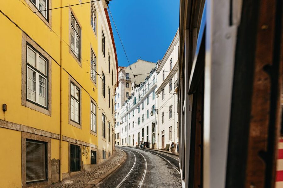 Lisbon: 72/96-Hour Hop-On Hop-Off Bus, Tram & Boat Ticket - Yellow Boat on the Tagus: a calm break with skyline views