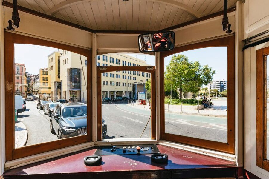 Lisbon: 72/96-Hour Hop-On Hop-Off Bus, Tram & Boat Ticket - Practical tips: bus-line colors, audio, and what to expect on board