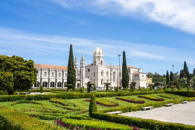 Lisbon Hop-On Hop-Off Bus Tour and River Cruise - Using tram access and the Carris Museum bonus