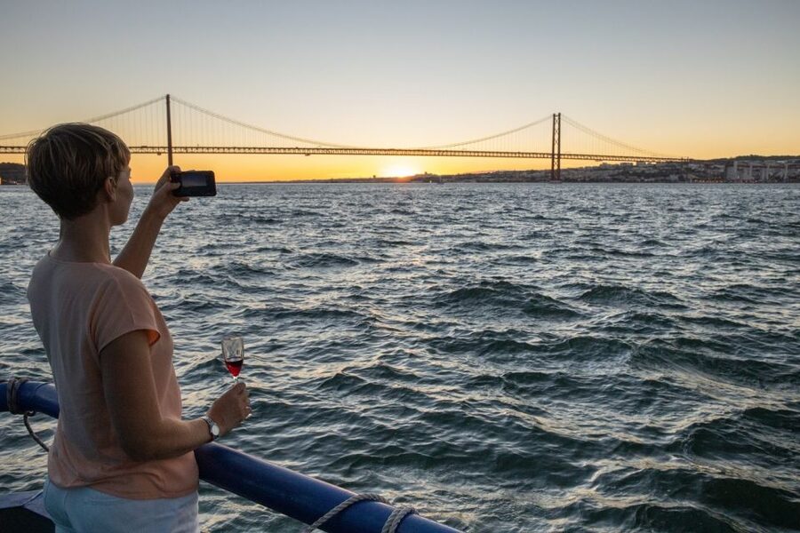 Lisbon: Sightseeing Boat Tour with Hop-On Hop-Off Option - Belém hop-off: pastéis de Belém plus the sights that deserve your feet
