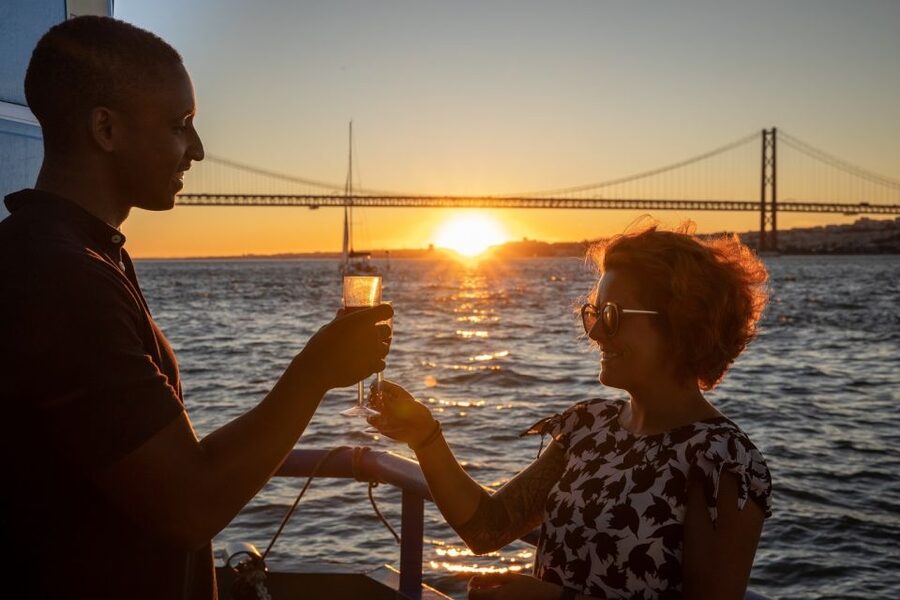 Lisbon: Sightseeing Boat Tour with Hop-On Hop-Off Option - Onboard setup: free Wi‑Fi, toilets, and an app you can use in motion