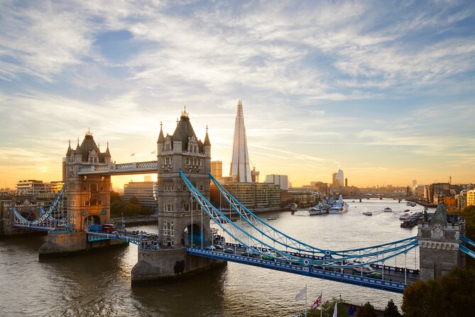 London: Afternoon Tea Bus Tour with Prosecco & London Eye Option - Live guide commentary and onboard tech: fast info, not too fussy