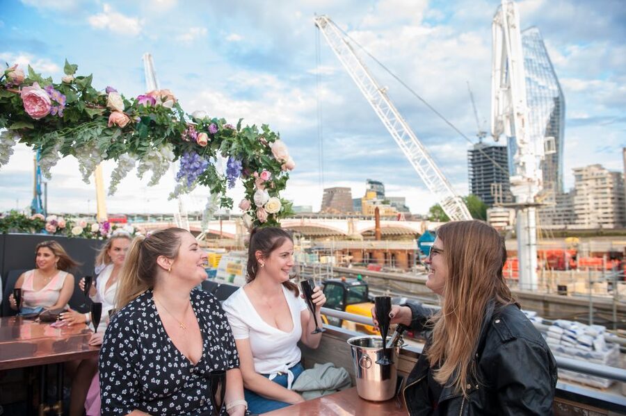 London: Bar Bus Tour by Tootbus - The Landmark Route: Trafalgar Square, Big Ben, Tower Bridge, and More