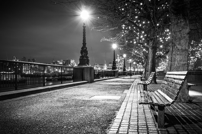 London by Night Bus Tour with Christmas Lights and Live Guide - Live guides: how narration changes what you see
