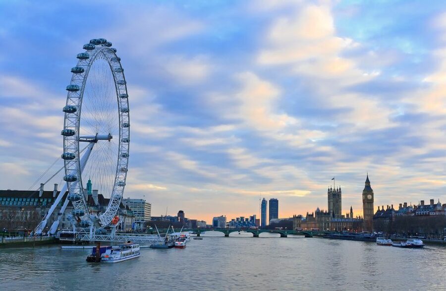 London: Christmas Lights Bus Tour With Live Guide - Key Points Before You Go