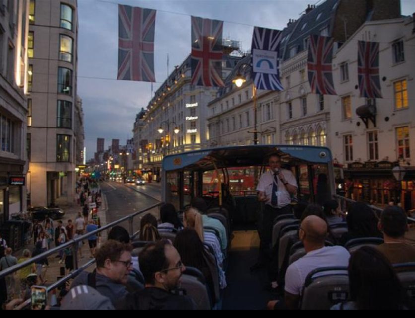 London: Christmas Lights Bus Tour With Live Guide - How the Live Guide Improves the Night (and Makes It Feel Personal)