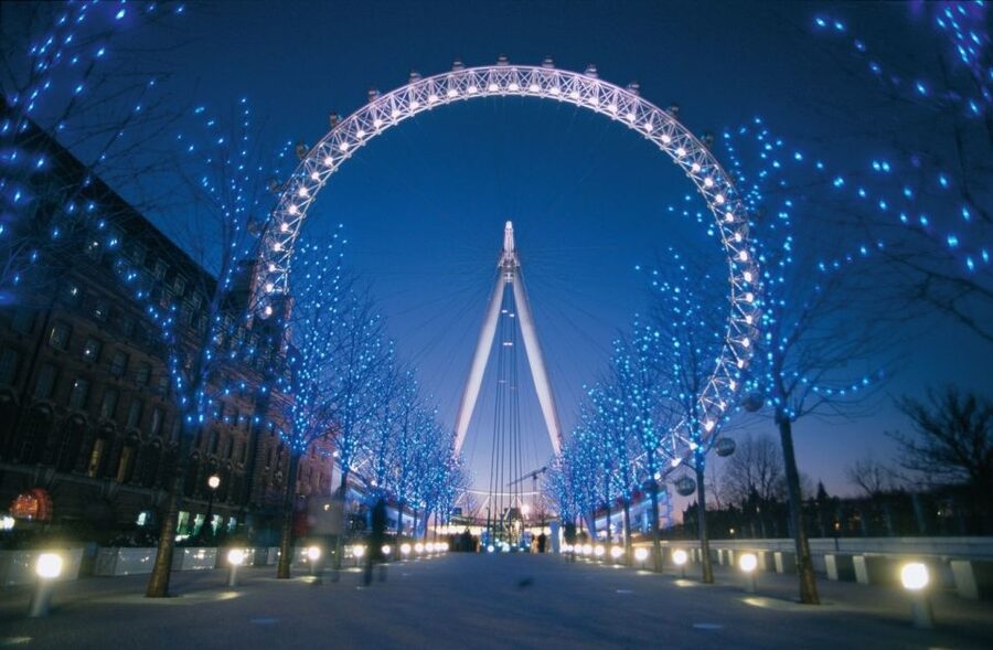 London: Christmas Lights Nighttime Bus Tour with Live Guide - Should You Book This London Christmas Lights Bus Tour?