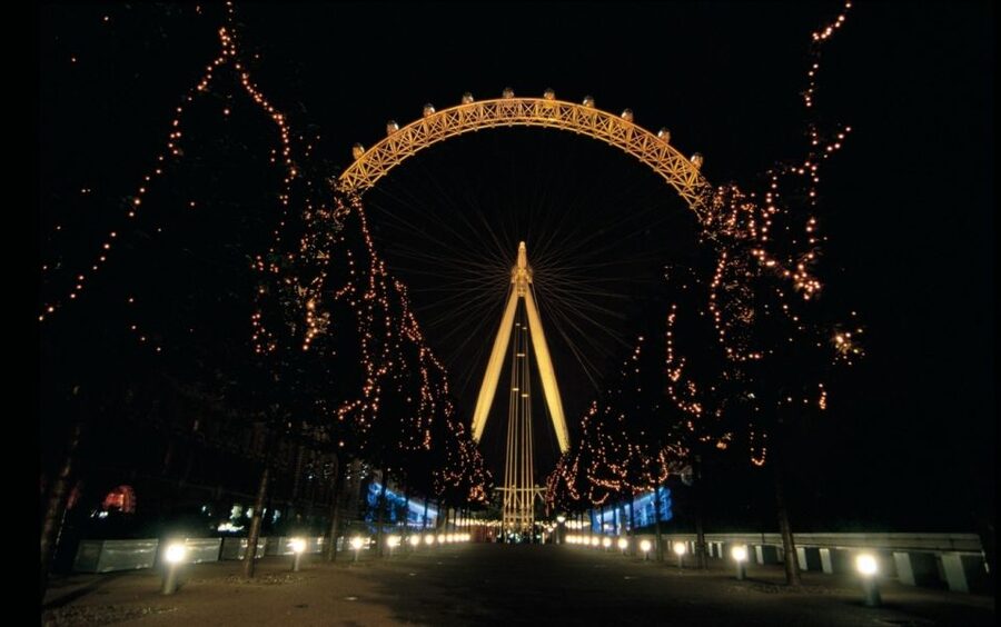 London: Christmas Lights Nighttime Bus Tour with Live Guide - Comfort on a Cold Night: What I’d Pack for the Open-Top Ride