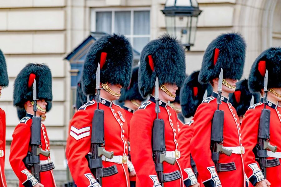 London: Full-Day London Bus Tour - Tower of London and the Crown Jewels: fortress energy with real names and stories