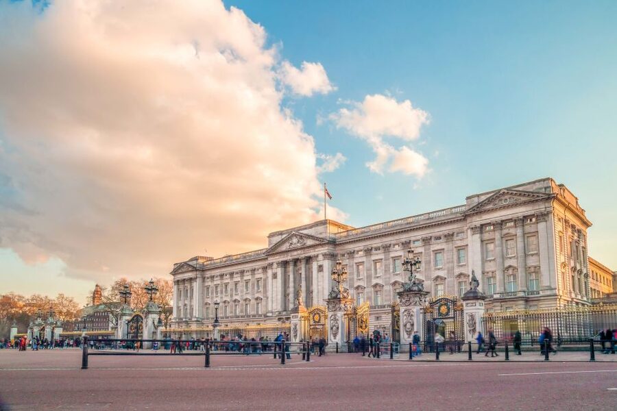 London: Full-Day Sightseeing Bus Tour with River Cruise - Greenwich on Foot: Why This Quick Walk Matters