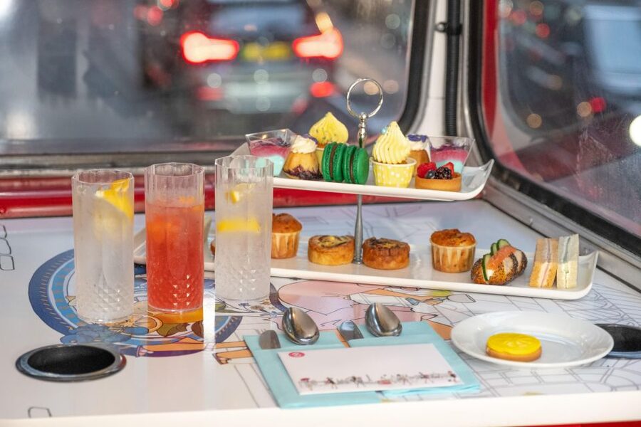 London: Gin and Afternoon Tea Bus Tour with Audio Guide - Audio guide in English: how to use it well
