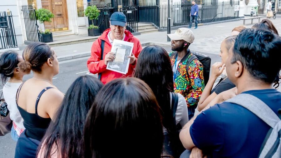 London: Hop-On Hop-Off Pass with Thames River Cruise 24 Hrs - Landmarks Tour: Big Ben, St Paul’s, Tower Bridge, and more (without the commute stress)
