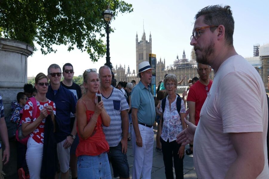 London: James Bond Small Group Mini Coach Tour - The mini-coach format: why you feel the pace without the stress